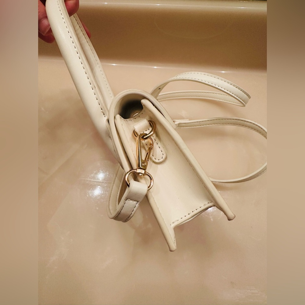Le Chiquito mini top handle bag in white leather. - Picture 6 of 9